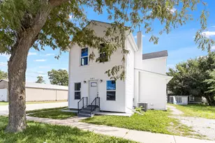 201 W John St, Plano, IL 60545 - Photo 2