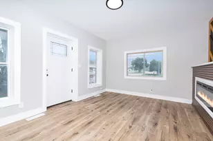 201 W John St, Plano, IL 60545 - Photo 4
