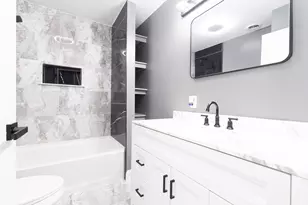 201 W John St, Plano, IL 60545 - Photo 14