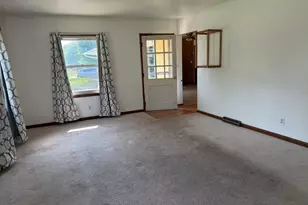 710 Carolyn St, Mendota, IL 61342 - Photo 2