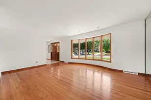 10324 S Claremont Ave, Chicago, IL 60643 - Photo 6