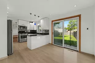 10324 S Claremont Ave, Chicago, IL 60643 - Photo 12