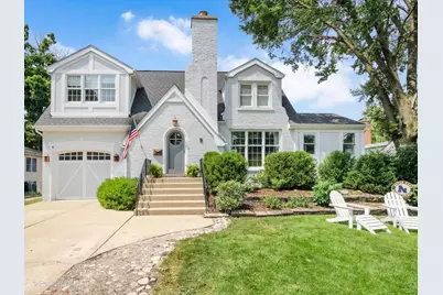 8 Mohawk Drive, Clarendon Hills, IL 60514 - Photo 1