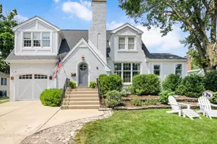 8 Mohawk Dr, Clarendon Hills, IL 60514 - Photo 1