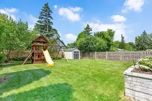 8 Mohawk Dr, Clarendon Hills, IL 60514 - Photo 36