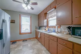 204 E Elkhorn St, Polo, IL 61064 - Photo 6