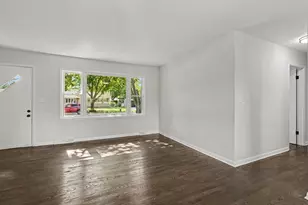 753 Westgate Dr, Aurora, IL 60506 - Photo 2