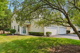 2759 Sheridan Ct, Naperville, IL 60563 - Photo 2