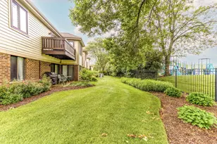 823 E Coach Rd, Palatine, IL 60074 - Photo 24