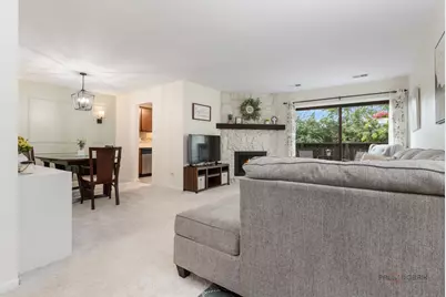 823 E Coach Road #6, Palatine, IL 60074 - Photo 4