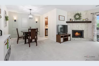 823 E Coach Road #6, Palatine, IL 60074 - Photo 6