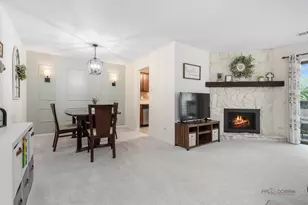 823 E Coach Rd, Palatine, IL 60074 - Photo 6