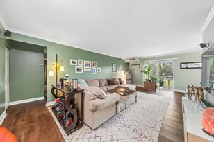 2434 Brandenberry Ct, Arlington Heights, IL 60004 - Photo 2