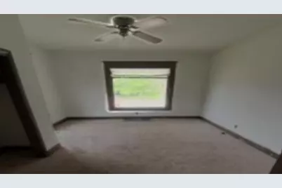 16-18 N Green Avenue, Freeport, IL 61032 - Photo 8