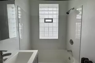 2432 N Linden Pl, Chicago, IL 60647 - Photo 18