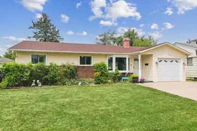 712 Saint Marys Parkway, Buffalo Grove, IL 60089 - Photo 1