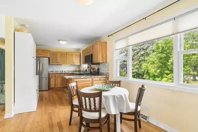 712 Saint Marys Parkway, Buffalo Grove, IL 60089 - Photo 4
