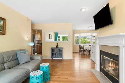 712 Saint Marys Parkway, Buffalo Grove, IL 60089 - Photo 2