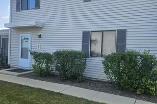 1037 Quanset Ct, Schaumburg, IL 60194 - Photo 2
