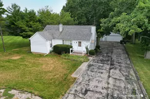3152 27th St, Zion, IL 60099 - Photo 2