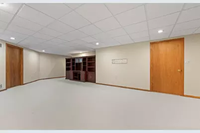 10930 Jodan Drive, Oak Lawn, IL 60453 - Photo 24