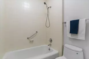 400 E Ohio St, Chicago, IL 60611 - Photo 24