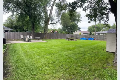 2402 E Grand Avenue, Lindenhurst, IL 60046 - Photo 14