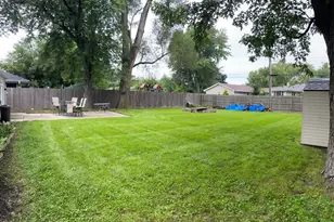 2402 E Grand Ave, Lindenhurst, IL 60046 - Photo 14