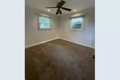 2402 E Grand Avenue, Lindenhurst, IL 60046 - Photo 10