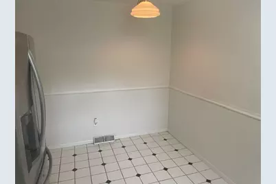 2402 E Grand Avenue, Lindenhurst, IL 60046 - Photo 6