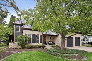 678 Oak St, Glen Ellyn, IL 60137 - Photo 1