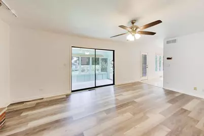 10S324 Hampshire Lane, Willowbrook, IL 60527 - Photo 14
