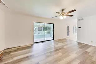 10S324 Hampshire Ln, Willowbrook, IL 60527 - Photo 14