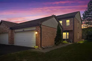 1566 N Windsor Dr, Arlington Heights, IL 60004 - Photo 2