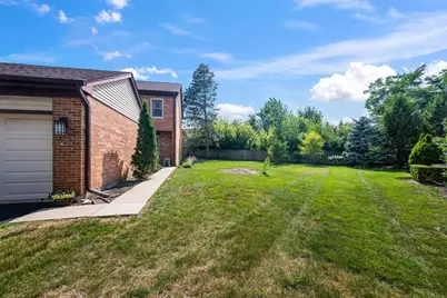 1566 N Windsor Drive #1566, Arlington Heights, IL 60004 - Photo 4