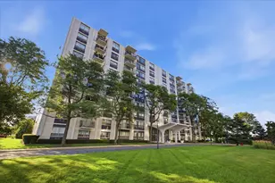 9001 Golf Rd, Des Plaines, IL 60016 - Photo 1