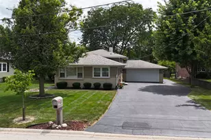 23 W 56th Pl, Westmont, IL 60559 - Photo 1