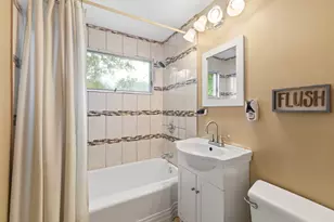 105 Willow St, Park Forest, IL 60466 - Photo 6