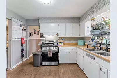 405 N Iowa Avenue, Villa Park, IL 60181 - Photo 6