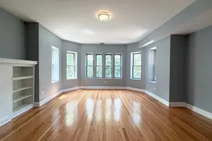 7821 S Phillips Ave, Chicago, IL 60649 - Photo 2