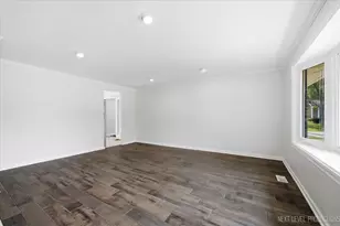 817 Stamford Ct, Schaumburg, IL 60193 - Photo 4
