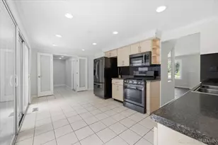 817 Stamford Ct, Schaumburg, IL 60193 - Photo 14