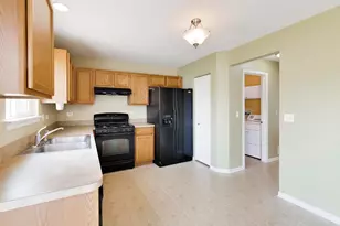 6820 Ayre Dr, McHenry, IL 60050 - Photo 10