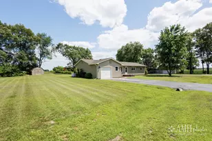 1871 S Oaklawn Dr, Saint Anne, IL 60964 - Photo 2