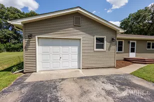 1871 S Oaklawn Dr, Saint Anne, IL 60964 - Photo 8