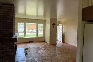 21 Scarsdale Rd, Montgomery, IL 60538 - Photo 2
