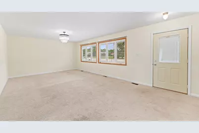 109 Landmeier Road, Elk Grove Village, IL 60007 - Photo 4