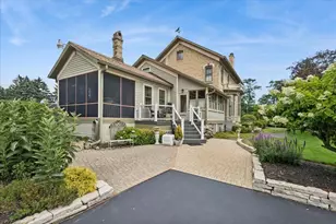 346 Sheridan Rd, Winthrop Harbor, IL 60096 - Photo 1