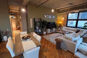 210 S Desplaines St, Chicago, IL 60661 - Photo 2