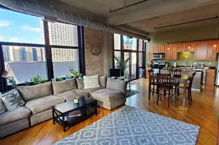 210 S Desplaines St, Chicago, IL 60661 - Photo 2